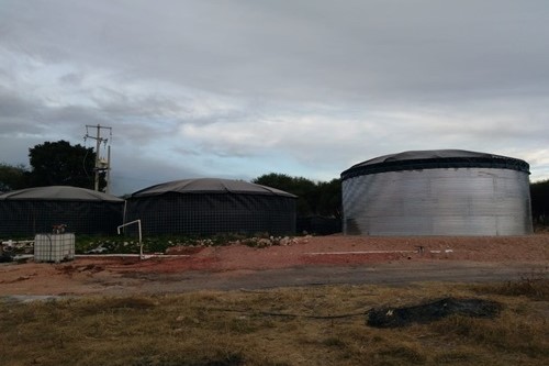 Silo de 210,000 y malla de 160,000 litros